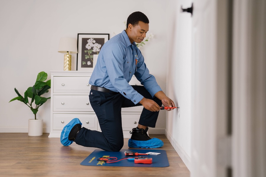 Electrical Outlet Replacement in Woodbury, NY